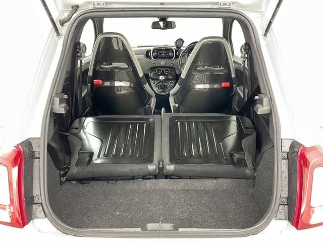 アバルト ５９５ コンペティツィオーネ 道央・札幌 2017(平29)年 9.5万km Gligio Campovolo ・純正ディスプレイオーディオ&BT&USB&AUX/・コーナーセンサー　/・ステアリングスイッチ　/・純正フロアマット　/・ＥＴＣ　/・社外レーダー　/・ＨＩＤヘッドライト　/・リモコンキー　/・スペアキー