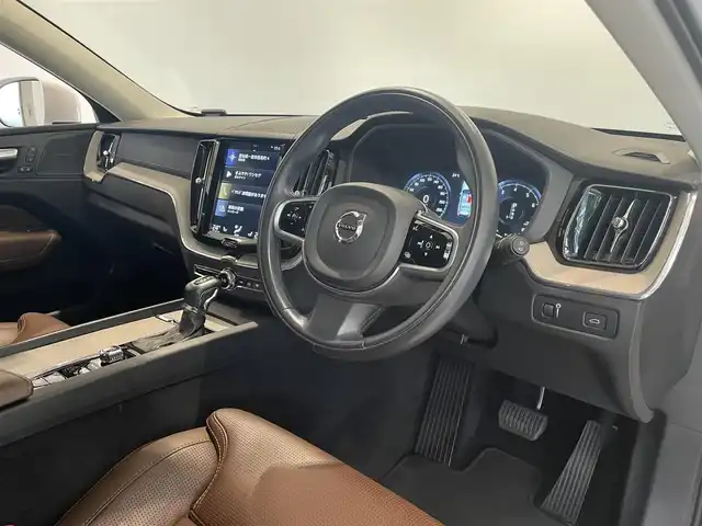 ボルボ ＸＣ６０ T5 AWD インスクリプション 愛知県 2019(平31)年 4.3万km クリスタルホワイトP ナッパレザー　/ＨＵＤ　/ハーマンカードンサウンド　/シートベンチレーション　/シートヒーター　/ステアリングヒーター　/純正ナビ　/Ｂｌｕｅｔｏｏｔｈ　/ミラーリンク/AppleCarPlay/AndroidAuto　/フルセグＴＶ　/ＡＣＣ　/360度カメラ/ＬＫＡ　/ＢＳＭ　/ETC2.0/ドライブレコーダー/アイドリングストップ/プッシュスタート