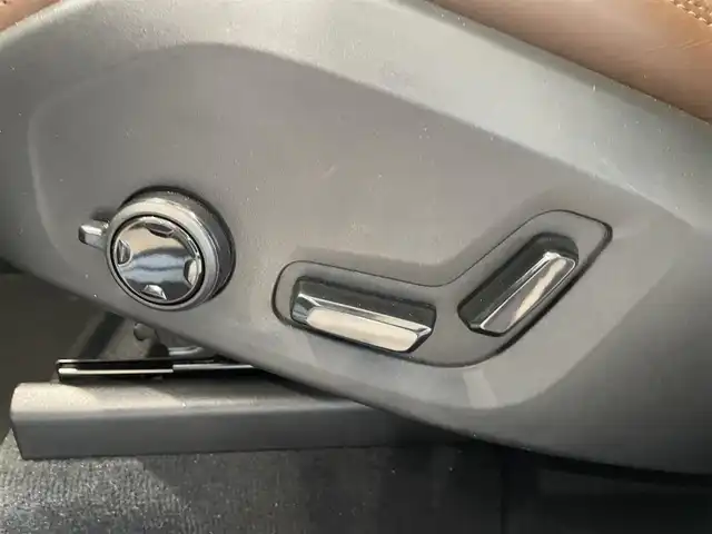 ボルボ ＸＣ６０ T5 AWD インスクリプション 愛知県 2019(平31)年 4.3万km クリスタルホワイトP ナッパレザー　/ＨＵＤ　/ハーマンカードンサウンド　/シートベンチレーション　/シートヒーター　/ステアリングヒーター　/純正ナビ　/Ｂｌｕｅｔｏｏｔｈ　/ミラーリンク/AppleCarPlay/AndroidAuto　/フルセグＴＶ　/ＡＣＣ　/360度カメラ/ＬＫＡ　/ＢＳＭ　/ETC2.0/ドライブレコーダー/アイドリングストップ/プッシュスタート