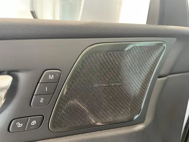 ボルボ ＸＣ６０ T5 AWD インスクリプション 愛知県 2019(平31)年 4.3万km クリスタルホワイトP ナッパレザー　/ＨＵＤ　/ハーマンカードンサウンド　/シートベンチレーション　/シートヒーター　/ステアリングヒーター　/純正ナビ　/Ｂｌｕｅｔｏｏｔｈ　/ミラーリンク/AppleCarPlay/AndroidAuto　/フルセグＴＶ　/ＡＣＣ　/360度カメラ/ＬＫＡ　/ＢＳＭ　/ETC2.0/ドライブレコーダー/アイドリングストップ/プッシュスタート