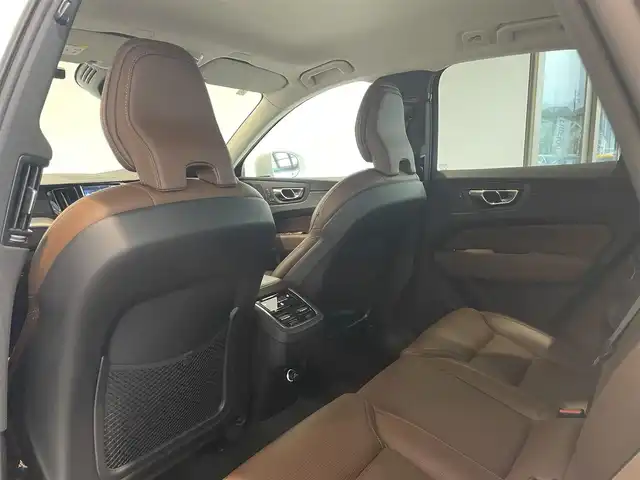 ボルボ ＸＣ６０ T5 AWD インスクリプション 愛知県 2019(平31)年 4.3万km クリスタルホワイトP ナッパレザー　/ＨＵＤ　/ハーマンカードンサウンド　/シートベンチレーション　/シートヒーター　/ステアリングヒーター　/純正ナビ　/Ｂｌｕｅｔｏｏｔｈ　/ミラーリンク/AppleCarPlay/AndroidAuto　/フルセグＴＶ　/ＡＣＣ　/360度カメラ/ＬＫＡ　/ＢＳＭ　/ETC2.0/ドライブレコーダー/アイドリングストップ/プッシュスタート