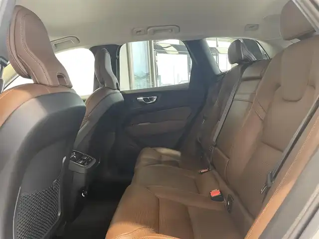 ボルボ ＸＣ６０ T5 AWD インスクリプション 愛知県 2019(平31)年 4.3万km クリスタルホワイトP ナッパレザー　/ＨＵＤ　/ハーマンカードンサウンド　/シートベンチレーション　/シートヒーター　/ステアリングヒーター　/純正ナビ　/Ｂｌｕｅｔｏｏｔｈ　/ミラーリンク/AppleCarPlay/AndroidAuto　/フルセグＴＶ　/ＡＣＣ　/360度カメラ/ＬＫＡ　/ＢＳＭ　/ETC2.0/ドライブレコーダー/アイドリングストップ/プッシュスタート