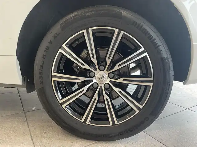 ボルボ ＸＣ６０ T5 AWD インスクリプション 愛知県 2019(平31)年 4.3万km クリスタルホワイトP ナッパレザー　/ＨＵＤ　/ハーマンカードンサウンド　/シートベンチレーション　/シートヒーター　/ステアリングヒーター　/純正ナビ　/Ｂｌｕｅｔｏｏｔｈ　/ミラーリンク/AppleCarPlay/AndroidAuto　/フルセグＴＶ　/ＡＣＣ　/360度カメラ/ＬＫＡ　/ＢＳＭ　/ETC2.0/ドライブレコーダー/アイドリングストップ/プッシュスタート