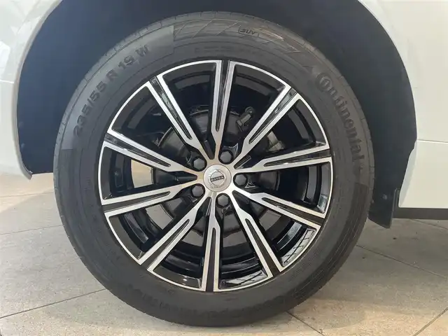 ボルボ ＸＣ６０ T5 AWD インスクリプション 愛知県 2019(平31)年 4.3万km クリスタルホワイトP ナッパレザー　/ＨＵＤ　/ハーマンカードンサウンド　/シートベンチレーション　/シートヒーター　/ステアリングヒーター　/純正ナビ　/Ｂｌｕｅｔｏｏｔｈ　/ミラーリンク/AppleCarPlay/AndroidAuto　/フルセグＴＶ　/ＡＣＣ　/360度カメラ/ＬＫＡ　/ＢＳＭ　/ETC2.0/ドライブレコーダー/アイドリングストップ/プッシュスタート