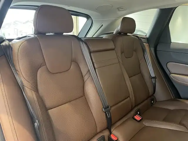 ボルボ ＸＣ６０ T5 AWD インスクリプション 愛知県 2019(平31)年 4.3万km クリスタルホワイトP ナッパレザー　/ＨＵＤ　/ハーマンカードンサウンド　/シートベンチレーション　/シートヒーター　/ステアリングヒーター　/純正ナビ　/Ｂｌｕｅｔｏｏｔｈ　/ミラーリンク/AppleCarPlay/AndroidAuto　/フルセグＴＶ　/ＡＣＣ　/360度カメラ/ＬＫＡ　/ＢＳＭ　/ETC2.0/ドライブレコーダー/アイドリングストップ/プッシュスタート