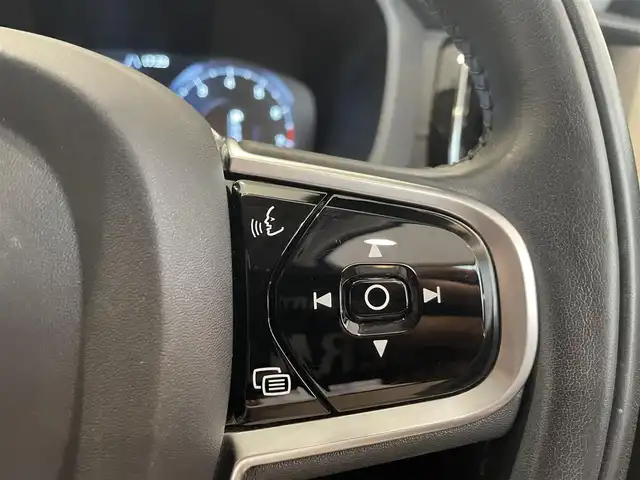 ボルボ ＸＣ６０ T5 AWD インスクリプション 愛知県 2019(平31)年 4.3万km クリスタルホワイトP ナッパレザー　/ＨＵＤ　/ハーマンカードンサウンド　/シートベンチレーション　/シートヒーター　/ステアリングヒーター　/純正ナビ　/Ｂｌｕｅｔｏｏｔｈ　/ミラーリンク/AppleCarPlay/AndroidAuto　/フルセグＴＶ　/ＡＣＣ　/360度カメラ/ＬＫＡ　/ＢＳＭ　/ETC2.0/ドライブレコーダー/アイドリングストップ/プッシュスタート