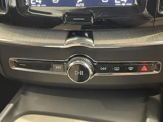 ボルボ ＸＣ６０ T5 AWD インスクリプション 愛知県 2019(平31)年 4.3万km クリスタルホワイトP ナッパレザー　/ＨＵＤ　/ハーマンカードンサウンド　/シートベンチレーション　/シートヒーター　/ステアリングヒーター　/純正ナビ　/Ｂｌｕｅｔｏｏｔｈ　/ミラーリンク/AppleCarPlay/AndroidAuto　/フルセグＴＶ　/ＡＣＣ　/360度カメラ/ＬＫＡ　/ＢＳＭ　/ETC2.0/ドライブレコーダー/アイドリングストップ/プッシュスタート