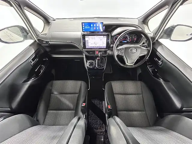 トヨタ ヴォクシー ZS 煌Ⅱ 佐賀県 2019(令1)年 7.6万km ホワイトパールクリスタルシャイン アルパイン製11インチSDナビ（EX112）/フルセグTV/Bluetooth/CD/DVD/バックカメラ/ETC/ミラー型ドライブレコーダー/両側パワースライドドア/クルーズコントロール/コーナーセンサー/ステアリングリモコン/電動格納ミラー/ナビ上部別途ディスプレイオーディオ/純正LEDヘッドライト/後席カーテン（純正）/社外フロアマット/純正16インチアルミホイール