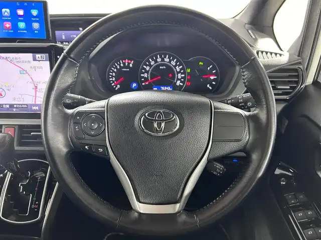 トヨタ ヴォクシー ZS 煌Ⅱ 佐賀県 2019(令1)年 7.6万km ホワイトパールクリスタルシャイン アルパイン製11インチSDナビ（EX112）/フルセグTV/Bluetooth/CD/DVD/バックカメラ/ETC/ミラー型ドライブレコーダー/両側パワースライドドア/クルーズコントロール/コーナーセンサー/ステアリングリモコン/電動格納ミラー/ナビ上部別途ディスプレイオーディオ/純正LEDヘッドライト/後席カーテン（純正）/社外フロアマット/純正16インチアルミホイール