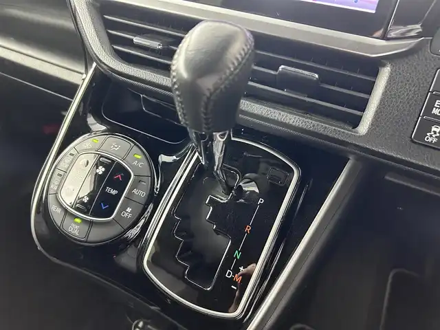 トヨタ ヴォクシー ZS 煌Ⅱ 佐賀県 2019(令1)年 7.6万km ホワイトパールクリスタルシャイン アルパイン製11インチSDナビ（EX112）/フルセグTV/Bluetooth/CD/DVD/バックカメラ/ETC/ミラー型ドライブレコーダー/両側パワースライドドア/クルーズコントロール/コーナーセンサー/ステアリングリモコン/電動格納ミラー/ナビ上部別途ディスプレイオーディオ/純正LEDヘッドライト/後席カーテン（純正）/社外フロアマット/純正16インチアルミホイール