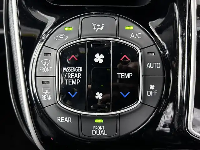トヨタ ヴォクシー ZS 煌Ⅱ 佐賀県 2019(令1)年 7.6万km ホワイトパールクリスタルシャイン アルパイン製11インチSDナビ（EX112）/フルセグTV/Bluetooth/CD/DVD/バックカメラ/ETC/ミラー型ドライブレコーダー/両側パワースライドドア/クルーズコントロール/コーナーセンサー/ステアリングリモコン/電動格納ミラー/ナビ上部別途ディスプレイオーディオ/純正LEDヘッドライト/後席カーテン（純正）/社外フロアマット/純正16インチアルミホイール
