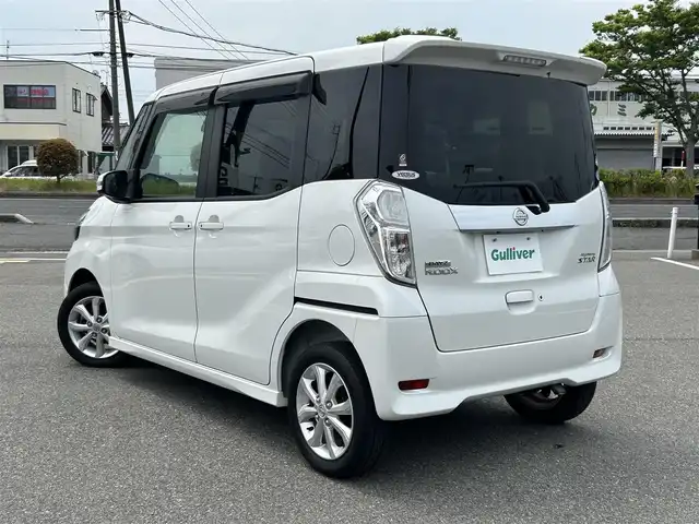日産 デイズ ルークス ハイウェイスター Xターボ 鳥取県 2017(平29)年 4万km ホワイトパール ターボ車/純正ナビ/フルセグ/DVD/CD/BT/全方位カメラ/エマージェンシーブレーキ/LEDヘットライト/フォグライト/片側パワースライド/純正14インチアルミホイール/プッシュエンジンスタート/ウィンカーミラー/アイドリングストップ/ドアバイザー/保証書・取扱説明書