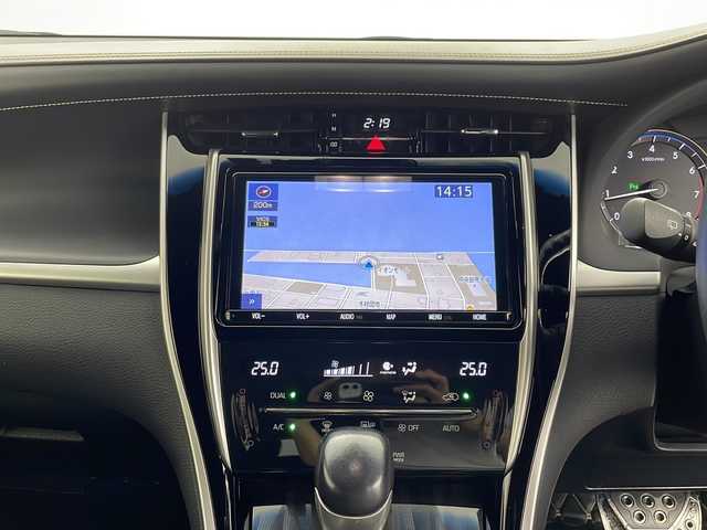 トヨタ ハリアー プレミアム 鹿児島県 2019(令1)年 7.8万km ホワイトパールクリスタルシャイン 純正9インチナビ/（AM/FM//CD/DVD/BluetoothフルセグTV)/バックカメラ/モデリスタエアロ/ETC/クルーズコントロール/パワーシート/ハーフレザーシート/パワーバックドア/オートライト/オートマチックハイビーム/プッシュスタート/スマートキー/純正フロアマット