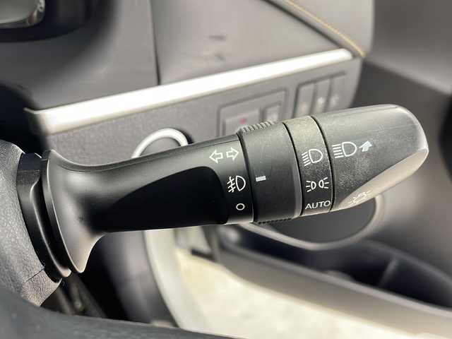 トヨタ ハリアー プレミアム 鹿児島県 2019(令1)年 7.8万km ホワイトパールクリスタルシャイン 純正9インチナビ/（AM/FM//CD/DVD/BluetoothフルセグTV)/バックカメラ/モデリスタエアロ/ETC/クルーズコントロール/パワーシート/ハーフレザーシート/パワーバックドア/オートライト/オートマチックハイビーム/プッシュスタート/スマートキー/純正フロアマット