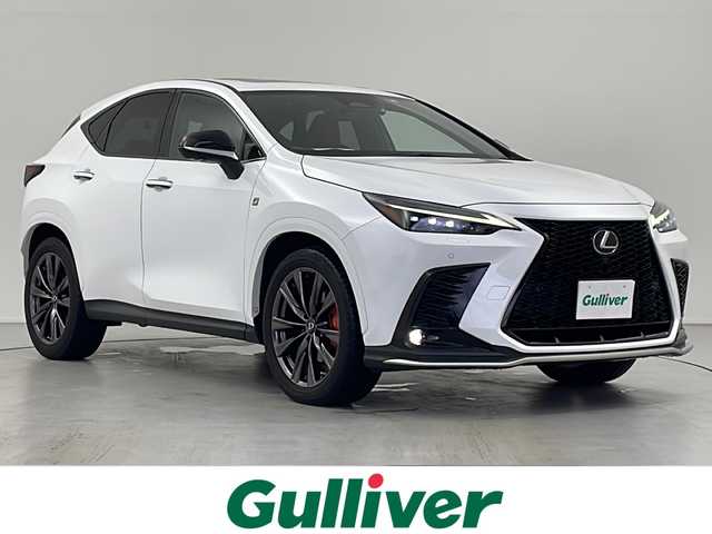 レクサス ＮＸ 350h Fスポーツ 岐阜県 2022(令4)年 3.3万km ホワイトノーヴァガラスフレーク 14インチ純正ディスプレイオーディオプラス/フルセグTV / Bluetooth / USB / Miracast / AM・FMラジオ/カラーヘッドアップディスプレイ/アラウンドビューモニター/ビルトインETC/前後ドライブレコーダー/Lexus Safety System + /プリクラッシュセーフティ（衝突回避支援）/レーントレーシングアシスト（車線維持支援）/ロードサインアシスト（標識読み取り表示）/ドライバー異常時対応システム/プロアクティブドライビングアシスト（予防運転支援）/レーダークルーズコントロール（追従機能付き）/アダプティブハイビームシステム／オートマチックハイビーム/発進遅れ告知機能/ブラインドスポットモニター/パーキングサポートブレーキ/クリアランスソナー/赤黒レザーシート/運転席＋助手席パワーシート/運転席ポジションメモリー機能付き/全席シートヒーター/運転席＋助手席エアシート/本革巻きステアリング/ステアリングヒーター/パドルシフト/純正20インチアルミホイール/ハンズフリーパワーバックドア/スマートキー/電動パーキングブレーキ＋オートホールド機能/純正ドアバイザー・フロアマット付き/スペアキー・カードキーあり