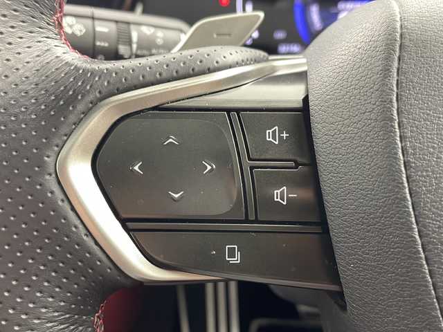 レクサス ＮＸ 350h Fスポーツ 岐阜県 2022(令4)年 3.3万km ホワイトノーヴァガラスフレーク 14インチ純正ディスプレイオーディオプラス/フルセグTV / Bluetooth / USB / Miracast / AM・FMラジオ/カラーヘッドアップディスプレイ/アラウンドビューモニター/ビルトインETC/前後ドライブレコーダー/Lexus Safety System + /プリクラッシュセーフティ（衝突回避支援）/レーントレーシングアシスト（車線維持支援）/ロードサインアシスト（標識読み取り表示）/ドライバー異常時対応システム/プロアクティブドライビングアシスト（予防運転支援）/レーダークルーズコントロール（追従機能付き）/アダプティブハイビームシステム／オートマチックハイビーム/発進遅れ告知機能/ブラインドスポットモニター/パーキングサポートブレーキ/クリアランスソナー/赤黒レザーシート/運転席＋助手席パワーシート/運転席ポジションメモリー機能付き/全席シートヒーター/運転席＋助手席エアシート/本革巻きステアリング/ステアリングヒーター/パドルシフト/純正20インチアルミホイール/ハンズフリーパワーバックドア/スマートキー/電動パーキングブレーキ＋オートホールド機能/純正ドアバイザー・フロアマット付き/スペアキー・カードキーあり