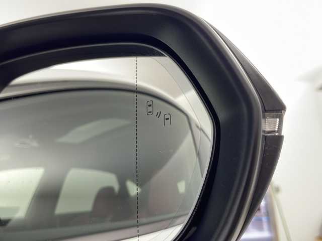 レクサス ＮＸ 350h Fスポーツ 岐阜県 2022(令4)年 3.3万km ホワイトノーヴァガラスフレーク 14インチ純正ディスプレイオーディオプラス/フルセグTV / Bluetooth / USB / Miracast / AM・FMラジオ/カラーヘッドアップディスプレイ/アラウンドビューモニター/ビルトインETC/前後ドライブレコーダー/Lexus Safety System + /プリクラッシュセーフティ（衝突回避支援）/レーントレーシングアシスト（車線維持支援）/ロードサインアシスト（標識読み取り表示）/ドライバー異常時対応システム/プロアクティブドライビングアシスト（予防運転支援）/レーダークルーズコントロール（追従機能付き）/アダプティブハイビームシステム／オートマチックハイビーム/発進遅れ告知機能/ブラインドスポットモニター/パーキングサポートブレーキ/クリアランスソナー/赤黒レザーシート/運転席＋助手席パワーシート/運転席ポジションメモリー機能付き/全席シートヒーター/運転席＋助手席エアシート/本革巻きステアリング/ステアリングヒーター/パドルシフト/純正20インチアルミホイール/ハンズフリーパワーバックドア/スマートキー/電動パーキングブレーキ＋オートホールド機能/純正ドアバイザー・フロアマット付き/スペアキー・カードキーあり
