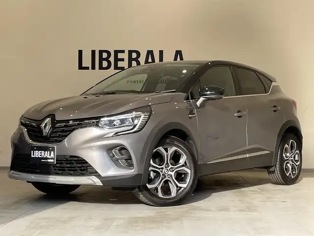 ルノー ルノー キャプチャー エディション パノラミック 熊本県 2024(令6)年 0.4万km グレーⅡ ・スマートキー/・プッシュスタート/・パノラマサンルーフ/・アクティブブレーキ/・車間距離警告/・標識認識/・レーンキープアシスト/・ブラインドスポットモニター/・前後パークアシスト/・クルーズコントロール(追従式)/・ハーフレザーシート/・前席シートヒーター /・純正ディスプレイオーディオ/　【Bluetooth・USB・AppleCarPlay・AndroidAuto】/・全方位カメラ/・ETC/・ドライブレコーダー(前後録画)/・LEDヘッドランプ/・純正マット