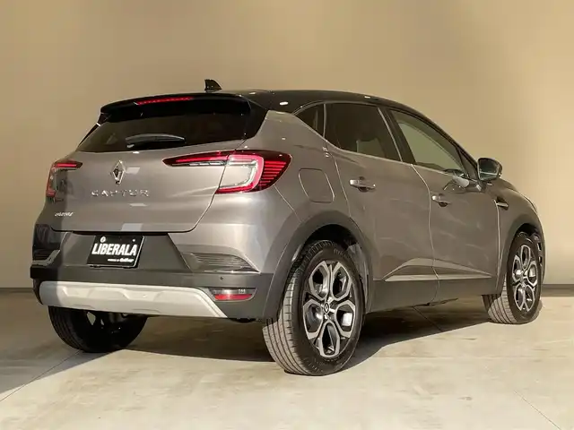 ルノー ルノー キャプチャー エディション パノラミック 熊本県 2024(令6)年 0.4万km グレーⅡ ・スマートキー/・プッシュスタート/・パノラマサンルーフ/・アクティブブレーキ/・車間距離警告/・標識認識/・レーンキープアシスト/・ブラインドスポットモニター/・前後パークアシスト/・クルーズコントロール(追従式)/・ハーフレザーシート/・前席シートヒーター /・純正ディスプレイオーディオ/　【Bluetooth・USB・AppleCarPlay・AndroidAuto】/・全方位カメラ/・ETC/・ドライブレコーダー(前後録画)/・LEDヘッドランプ/・純正マット