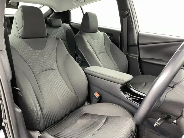 トヨタ プリウス A 福島県 2019(平31)年 5.6万km アティチュードブラックマイカ トヨタセーフティーセンス /・PCS/・RCTA/・オートマチックハイビーム/・ヘッドアップディスプレイ/・車線逸脱警報/・レーダークルーズコントロール/純正メモリナビゲーション/【AM/FM/CD/Bluetooth/フルセグ】/バックカメラ /パワーシート/ETC　/デジタルインナーミラー　/プッシュスタート　/スマートキー　/・スペアキー　/ステアリングスイッチ　/自動駐車システム　/オートライト　/・LEDライト/ウィンカーミラー/オートミラー/純正フロアマット