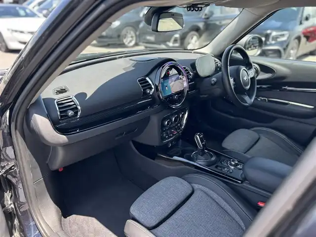 ＭＩＮＩ ＢＭＷ ミニ クラブマン クーパーD 滋賀県 2022(令4)年 1.5万km MINI Yoursエニグマティックブラック インテリジェントセーフティ/デジタルメーター/ハーフレザーシート/・前席シートヒーター/オートクルーズコントロール/インテリジェントセーフティ/ペッパーパッケージ/パークディスタンスコントロール/コンフォートアクセス/バックカメラ/ETC/アンビエントライト/保証書/スペアキー