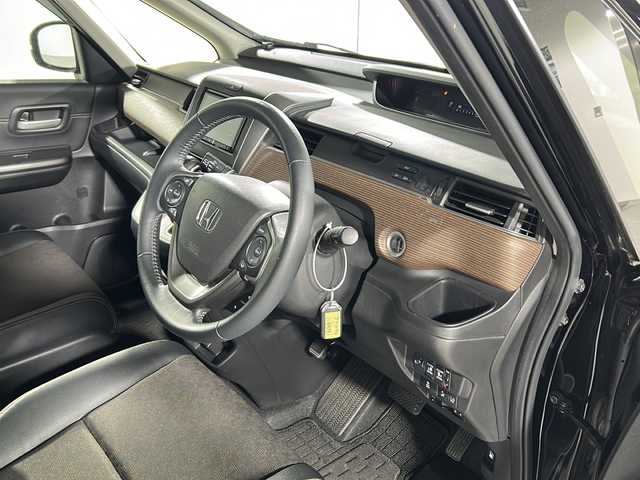 ホンダ フリード クロスター ホンダセンシング 福岡県 2020(令2)年 3.2万km クリスタルブラックパール ・社外ナビ/・フルセグTV/・Bカメラ/・革巻きステアリング/・スマートキー/・プッシュスタート/・ACC/・ステアリングスイッチ/・ドアバイザー/・フロアマット/・オートライト/・ETC/・両側パワースライドドア/・ハーフレザー/・15インチ純正ホイール