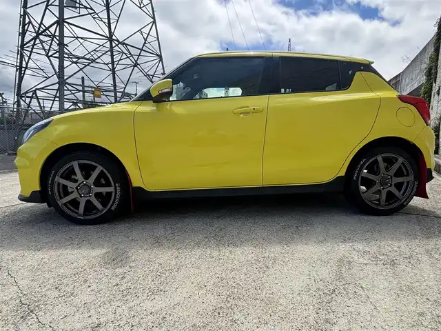 スズキ スイフト スポーツ セーフティPKG 長崎県 2018(平30)年 6.4万km チャンピオンイエロー 社外メモリナビ/(CD/DVD/フルセグ)/衝突軽減ブレーキ/レーンアシスト/レーダークルーズ/シートヒーター/ETC/ENKEI17インチAW/HKSマフラーカッター/社外ツイーター/ドライブレコーダー/マッドガード