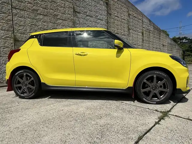 スズキ スイフト スポーツ セーフティPKG 長崎県 2018(平30)年 6.4万km チャンピオンイエロー 社外メモリナビ/(CD/DVD/フルセグ)/衝突軽減ブレーキ/レーンアシスト/レーダークルーズ/シートヒーター/ETC/ENKEI17インチAW/HKSマフラーカッター/社外ツイーター/ドライブレコーダー/マッドガード