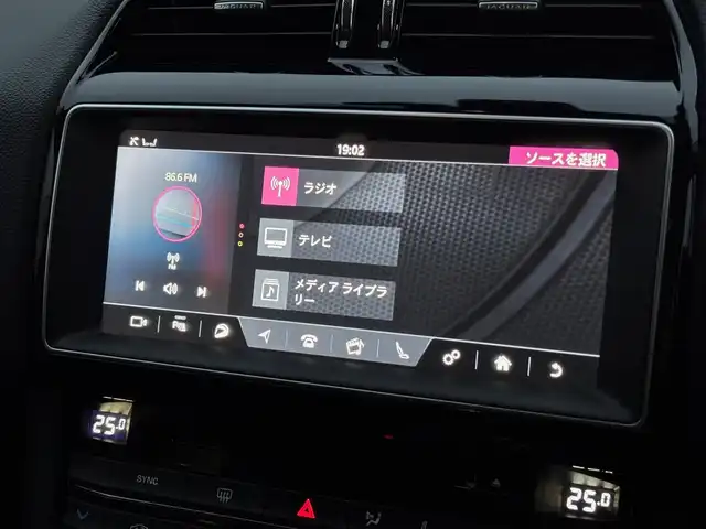 ジャガー Ｆペース R－スポーツ 山梨県 2016(平28)年 4.8万km グレー MERIDIAN/パノラミックスライディングルーフ/純正HDDナビ/　（Bluetooth/フルセグTV）/360°カメラ/フロントシートヒーター/電動テールゲート/LEDヘッドライト/LDW/前後コーナーセンサー/純正19インチAW/ETC