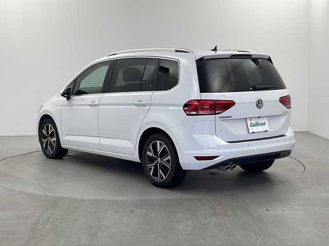 フォルクスワーゲン ゴルフ トゥーラン TDI ハイライン 栃木県 2020(令2)年 8.5万km ピュアホワイト 純正ナビ/(CD/DVD/SD/BT/フルセグ)/アダプティブクルーズコントロール/レーンキープアシスト/プリクラッシュブレーキ/リヤトラフィックアラート/バックカメラ/ETC2.0/ドライブレコーダー/パドルシフト/シートヒーター/ルーフレール/LEDヘッドランプ/オートライト/純正17インチアルミホイール/純正フロアマット