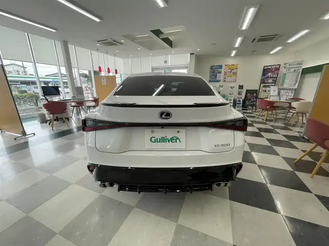 レクサス ＩＳ 500 Fスポーツパフォーマンス 神奈川県 2025(令7)年 0.1万km ホワイトノーヴァガラスフレーク ワンオーナー/走行距離194km/10.3インチディスプレイオーディオ/　・全方位カメラ/　・フルセグTV/BT/AppleCarPlay/AndroidAuto/　・CD/DVD/BD/OP/　・ムーンルーフ（チルト＆スライド式）/　・エアロダイナミクスミラーカバー/　・“マークレビンソン”プレミアムサラウンドサウンドシステム/　・F SPORT Performance”オレンジブレーキキャリパー/　　（フロントLEXUSロゴ）/Lexus Safety System＋/　・AHB/　・LTA/　・PCS/　・RSA/　・先行車発進告知機能/　・ドライバー異常時対応システム/　・レーダークルーズコントロール/前席/　・パワーシート/　・シートヒーター/　・シートベンチレーション/保証継承可/スマートキー×3/取扱説明書/整備記録簿