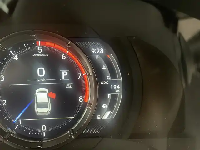 レクサス ＩＳ 500 Fスポーツパフォーマンス 神奈川県 2025(令7)年 0.1万km ホワイトノーヴァガラスフレーク ワンオーナー/走行距離194km/10.3インチディスプレイオーディオ/　・全方位カメラ/　・フルセグTV/BT/AppleCarPlay/AndroidAuto/　・CD/DVD/BD/OP/　・ムーンルーフ（チルト＆スライド式）/　・エアロダイナミクスミラーカバー/　・“マークレビンソン”プレミアムサラウンドサウンドシステム/　・F SPORT Performance”オレンジブレーキキャリパー/　　（フロントLEXUSロゴ）/Lexus Safety System＋/　・AHB/　・LTA/　・PCS/　・RSA/　・先行車発進告知機能/　・ドライバー異常時対応システム/　・レーダークルーズコントロール/前席/　・パワーシート/　・シートヒーター/　・シートベンチレーション/保証継承可/スマートキー×3/取扱説明書/整備記録簿