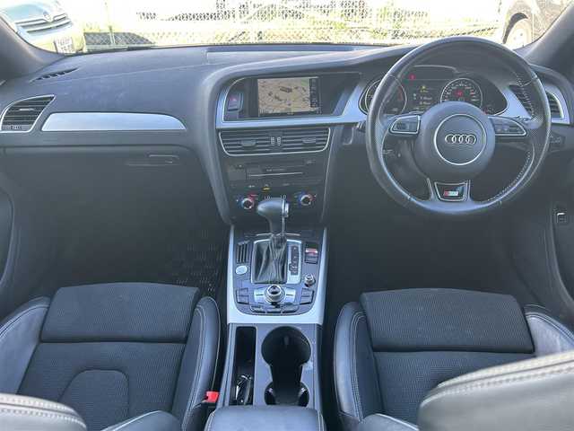 アウディ Ａ４ アバント 2．0 TFSI 神奈川県 2015(平27)年 4.2万km グレイシアホワイトメタリック 純正ナビ/　○フルセグTV/　○DVD/CD/AM/FM/BT/SD/バックカメラ/Audiブレーキプレワーニング/Audiサイドアシスト/Audiアクティブレーンアシスト/レーダークルーズコントロール/パーキングエイド/スピードオーバー警告/オートワイパー/前席パワーシート/前席シートヒーター/パワートランク/横滑り防止装置/アイドリングストップ/パドルシフト/ステアリングスイッチ/オートライト/LEDヘッドライト/ビルトインETC/スマートキー　2本/プッシュスタート/前後フォグランプ/純正トノカバー/純正フロアマット/純正ドアバイザー/保証書/取扱説明書