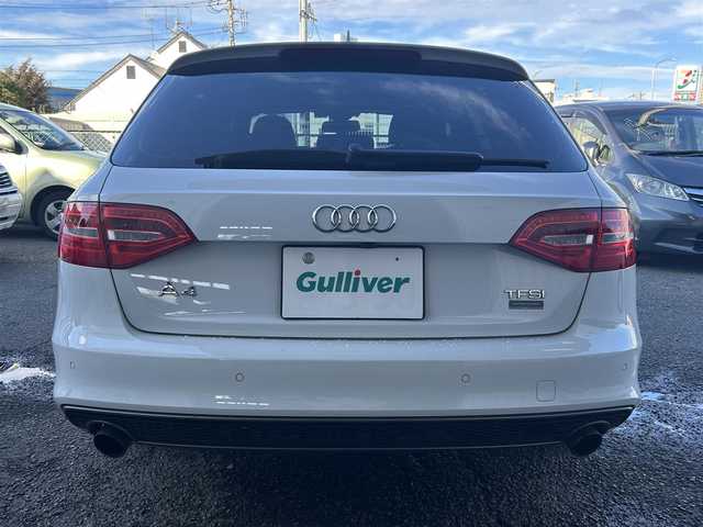 アウディ Ａ４ アバント 2．0 TFSI 神奈川県 2015(平27)年 4.2万km グレイシアホワイトメタリック 純正ナビ/　○フルセグTV/　○DVD/CD/AM/FM/BT/SD/バックカメラ/Audiブレーキプレワーニング/Audiサイドアシスト/Audiアクティブレーンアシスト/レーダークルーズコントロール/パーキングエイド/スピードオーバー警告/オートワイパー/前席パワーシート/前席シートヒーター/パワートランク/横滑り防止装置/アイドリングストップ/パドルシフト/ステアリングスイッチ/オートライト/LEDヘッドライト/ビルトインETC/スマートキー　2本/プッシュスタート/前後フォグランプ/純正トノカバー/純正フロアマット/純正ドアバイザー/保証書/取扱説明書
