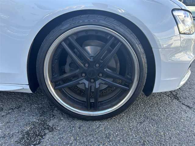 アウディ Ａ４ アバント 2．0 TFSI 神奈川県 2015(平27)年 4.2万km グレイシアホワイトメタリック 純正ナビ/　○フルセグTV/　○DVD/CD/AM/FM/BT/SD/バックカメラ/Audiブレーキプレワーニング/Audiサイドアシスト/Audiアクティブレーンアシスト/レーダークルーズコントロール/パーキングエイド/スピードオーバー警告/オートワイパー/前席パワーシート/前席シートヒーター/パワートランク/横滑り防止装置/アイドリングストップ/パドルシフト/ステアリングスイッチ/オートライト/LEDヘッドライト/ビルトインETC/スマートキー　2本/プッシュスタート/前後フォグランプ/純正トノカバー/純正フロアマット/純正ドアバイザー/保証書/取扱説明書