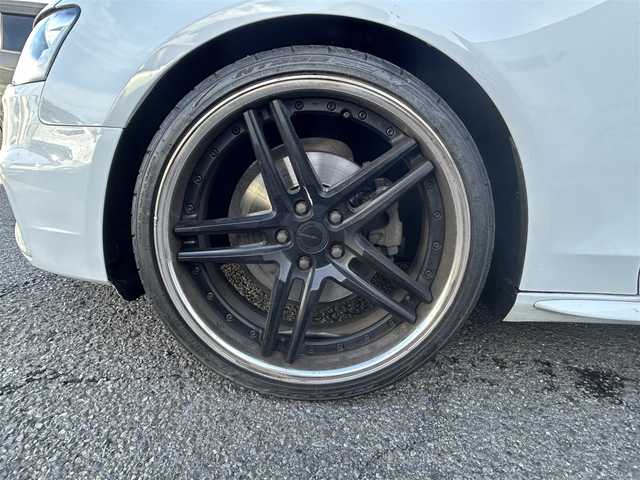 アウディ Ａ４ アバント 2．0 TFSI 神奈川県 2015(平27)年 4.2万km グレイシアホワイトメタリック 純正ナビ/　○フルセグTV/　○DVD/CD/AM/FM/BT/SD/バックカメラ/Audiブレーキプレワーニング/Audiサイドアシスト/Audiアクティブレーンアシスト/レーダークルーズコントロール/パーキングエイド/スピードオーバー警告/オートワイパー/前席パワーシート/前席シートヒーター/パワートランク/横滑り防止装置/アイドリングストップ/パドルシフト/ステアリングスイッチ/オートライト/LEDヘッドライト/ビルトインETC/スマートキー　2本/プッシュスタート/前後フォグランプ/純正トノカバー/純正フロアマット/純正ドアバイザー/保証書/取扱説明書