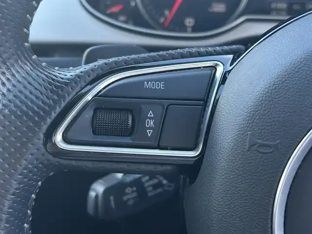 アウディ Ａ４ アバント 2．0 TFSI 神奈川県 2015(平27)年 4.2万km グレイシアホワイトメタリック 純正ナビ/　○フルセグTV/　○DVD/CD/AM/FM/BT/SD/バックカメラ/Audiブレーキプレワーニング/Audiサイドアシスト/Audiアクティブレーンアシスト/レーダークルーズコントロール/パーキングエイド/スピードオーバー警告/オートワイパー/前席パワーシート/前席シートヒーター/パワートランク/横滑り防止装置/アイドリングストップ/パドルシフト/ステアリングスイッチ/オートライト/LEDヘッドライト/ビルトインETC/スマートキー　2本/プッシュスタート/前後フォグランプ/純正トノカバー/純正フロアマット/純正ドアバイザー/保証書/取扱説明書