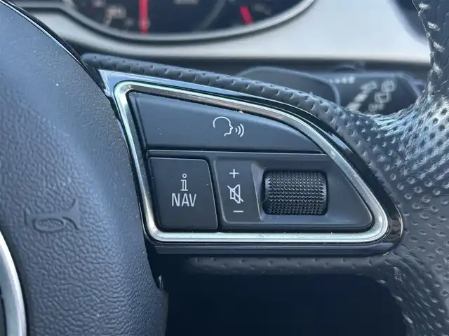 アウディ Ａ４ アバント 2．0 TFSI 神奈川県 2015(平27)年 4.2万km グレイシアホワイトメタリック 純正ナビ/　○フルセグTV/　○DVD/CD/AM/FM/BT/SD/バックカメラ/Audiブレーキプレワーニング/Audiサイドアシスト/Audiアクティブレーンアシスト/レーダークルーズコントロール/パーキングエイド/スピードオーバー警告/オートワイパー/前席パワーシート/前席シートヒーター/パワートランク/横滑り防止装置/アイドリングストップ/パドルシフト/ステアリングスイッチ/オートライト/LEDヘッドライト/ビルトインETC/スマートキー　2本/プッシュスタート/前後フォグランプ/純正トノカバー/純正フロアマット/純正ドアバイザー/保証書/取扱説明書