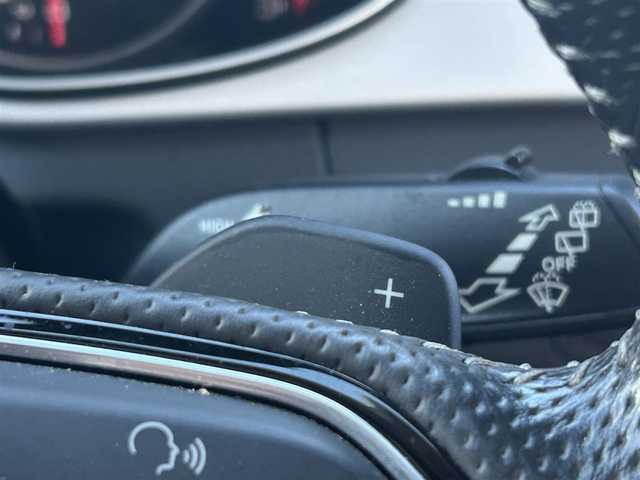 アウディ Ａ４ アバント 2．0 TFSI 神奈川県 2015(平27)年 4.2万km グレイシアホワイトメタリック 純正ナビ/　○フルセグTV/　○DVD/CD/AM/FM/BT/SD/バックカメラ/Audiブレーキプレワーニング/Audiサイドアシスト/Audiアクティブレーンアシスト/レーダークルーズコントロール/パーキングエイド/スピードオーバー警告/オートワイパー/前席パワーシート/前席シートヒーター/パワートランク/横滑り防止装置/アイドリングストップ/パドルシフト/ステアリングスイッチ/オートライト/LEDヘッドライト/ビルトインETC/スマートキー　2本/プッシュスタート/前後フォグランプ/純正トノカバー/純正フロアマット/純正ドアバイザー/保証書/取扱説明書