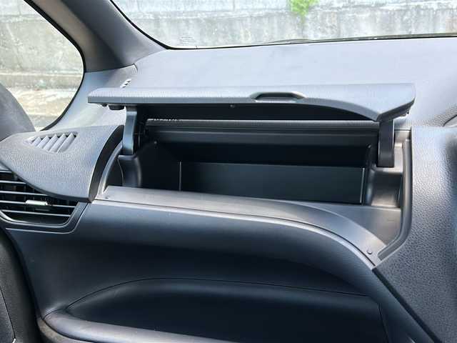 トヨタ ヴォクシー ZS 煌 福島県 2016(平28)年 3.1万km ブラック 4WD 純正9型ナビ バックカメラ 両側パワースライドドア 衝突軽減ブレーキ レーンキープ HIDヘッドライトオートハイビーム オートライト フォグランプ ETC 純正ドアバイザー 純正フロアマット