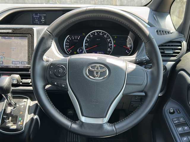 トヨタ ヴォクシー ZS 煌 福島県 2016(平28)年 3.1万km ブラック 4WD 純正9型ナビ バックカメラ 両側パワースライドドア 衝突軽減ブレーキ レーンキープ HIDヘッドライトオートハイビーム オートライト フォグランプ ETC 純正ドアバイザー 純正フロアマット