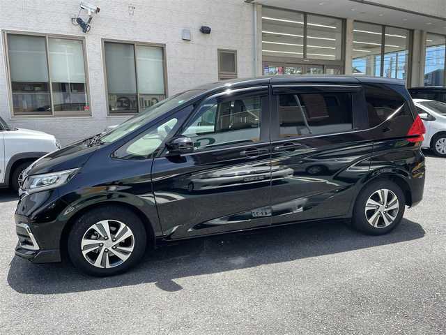 ホンダ フリード G ホンダセンシング 静岡県 2020(令2)年 4.1万km クリスタルブラックパール ワンオーナー/純正ナビ/フルセグTV/DVD/CD/BT/SD/MSV/バックカメラ/両側パワースライドドア/ハーフレザーシート/衝突軽減ブレーキ/レーンキープアシスト/レーダークルーズコントロール/純正前方ドライブレコーダー/ビルトインETC/LEDヘッドライト/LEDフォグ/ステアリングスイッチ/純正15インチAW/スマートキー×2/保証書/取扱説明書/ナビ取扱説明書