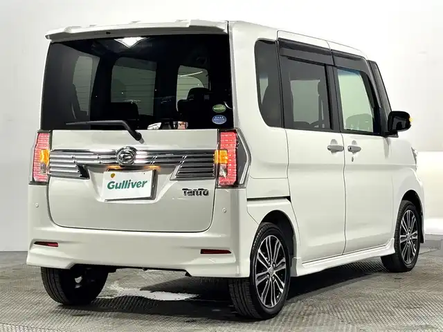 ダイハツ タント カスタム RS トップED SA Ⅲ 大阪府 2017(平29)年 3.8万km パールホワイトⅢ 純正８ｉｎｃナビ（フルセグ／ＤＶＤ再生／Ｂｌｕｅｔｏｏｔｈ）　バックカメラ　ＥＴＣ　両側パワースライドドア　ハーフレザー　シートヒーター　衝突軽減　アイドリングストップ　オートハイビーム　スマートキー