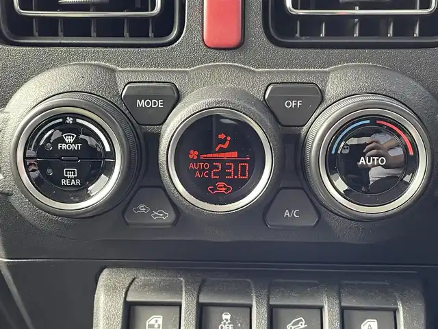 スズキ ジムニー XC 新潟県 2023(令5)年 1.6万km ジャングルグリーン ワンオーナー/衝突軽減/純正オーディオ/(AM/FM/CD/BT/AUX/USB)/ETC/クルーズコントロール/アイドリングストップ/シートヒーター/革巻きステアリング/ステアリングスイッチ/AUTOライト/LEDヘッドライト/フォグランプ/電格ミラー/ミラーヒーター/スペアタイヤカバー(OP)/マレーグマエンブレム(OP)/マッドフラップ(OP)/横滑り防止/プッシュスタート/スマートキー/純正16インチアルミホイール/(サマータイヤ付き)