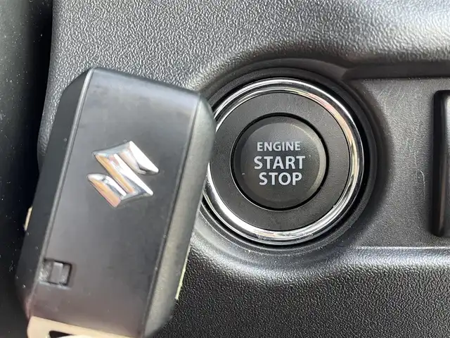 スズキ ジムニー XC 新潟県 2023(令5)年 1.6万km ジャングルグリーン ワンオーナー/衝突軽減/純正オーディオ/(AM/FM/CD/BT/AUX/USB)/ETC/クルーズコントロール/アイドリングストップ/シートヒーター/革巻きステアリング/ステアリングスイッチ/AUTOライト/LEDヘッドライト/フォグランプ/電格ミラー/ミラーヒーター/スペアタイヤカバー(OP)/マレーグマエンブレム(OP)/マッドフラップ(OP)/横滑り防止/プッシュスタート/スマートキー/純正16インチアルミホイール/(サマータイヤ付き)
