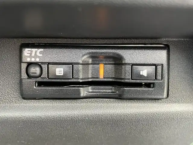 スズキ ジムニー XC 新潟県 2023(令5)年 1.6万km ジャングルグリーン ワンオーナー/衝突軽減/純正オーディオ/(AM/FM/CD/BT/AUX/USB)/ETC/クルーズコントロール/アイドリングストップ/シートヒーター/革巻きステアリング/ステアリングスイッチ/AUTOライト/LEDヘッドライト/フォグランプ/電格ミラー/ミラーヒーター/スペアタイヤカバー(OP)/マレーグマエンブレム(OP)/マッドフラップ(OP)/横滑り防止/プッシュスタート/スマートキー/純正16インチアルミホイール/(サマータイヤ付き)