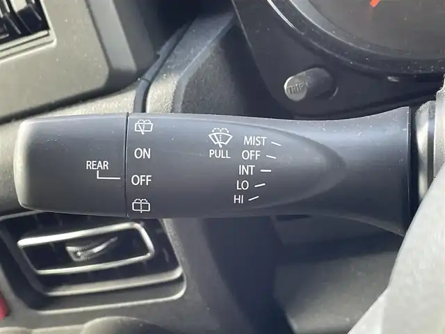 スズキ ジムニー XC 新潟県 2023(令5)年 1.6万km ジャングルグリーン ワンオーナー/衝突軽減/純正オーディオ/(AM/FM/CD/BT/AUX/USB)/ETC/クルーズコントロール/アイドリングストップ/シートヒーター/革巻きステアリング/ステアリングスイッチ/AUTOライト/LEDヘッドライト/フォグランプ/電格ミラー/ミラーヒーター/スペアタイヤカバー(OP)/マレーグマエンブレム(OP)/マッドフラップ(OP)/横滑り防止/プッシュスタート/スマートキー/純正16インチアルミホイール/(サマータイヤ付き)