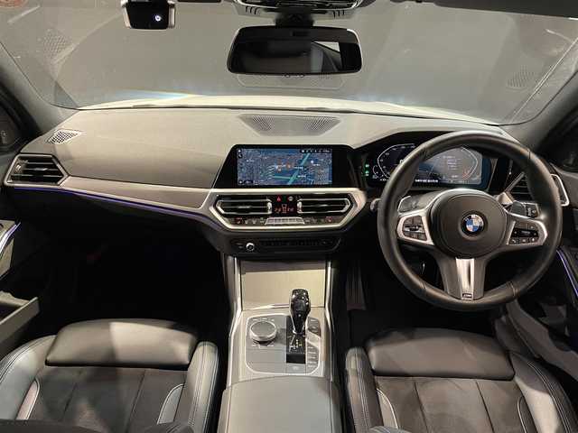ＢＭＷ ３２０ｄ xDrive ツーリング Mスポーツ 道央・札幌 2019(令1)年 2.9万km アルピンホワイトⅢ サウンドpkg/・harman/Kardonサラウンド・サウンド・システム/・アコースティックガラス/・地上デジタルTVチューナー/ファスト・トラックpkg/・１９インチMライト・アロイ・ホイール・ダブルスポーク/スタイリング７９１M　バイ・カラー/・Mスポーツ・ブレーキ/・アダプティブMサスペンション/ドライビング・アシスト・プロファッショナル/・ACC/・ステアリング＆レーン・コントロール・アシスト/・レーン・ディパーチャー・ウォーニング/・レーン・チェンジ・ウォーニング/・アクティブ・サイド・コリジョン・プロテクション/・前車接近警告機能/・衝突回避・被害軽減ブレーキ/・後車衝突警告機能/・クロス・トラフィック・ウォーニング/・高速道路渋滞時ハンズ・オフ・アシスト/・エマージェンシー・ストップ・アシスト/・トラフィック・サイン・アシスト/ハーフレザーシート/パワーシート（D/N）/シートヒーター（D/N）/メモリー付パワーシート（D）/LEDヘッドライト/オートライト/パワーテールゲート/リアビューカメラ/ETC/・保証書、取扱説明書（有）/・スペアキー×１/・スタッドレスタイヤ有