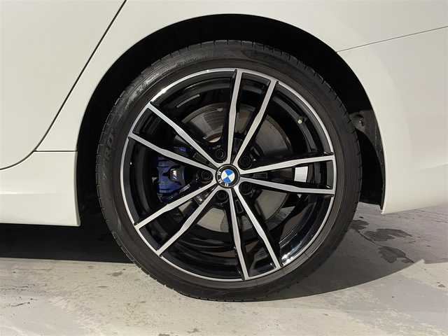 ＢＭＷ ３２０ｄ xDrive ツーリング Mスポーツ 道央・札幌 2019(令1)年 2.9万km アルピンホワイトⅢ サウンドpkg/・harman/Kardonサラウンド・サウンド・システム/・アコースティックガラス/・地上デジタルTVチューナー/ファスト・トラックpkg/・１９インチMライト・アロイ・ホイール・ダブルスポーク/スタイリング７９１M　バイ・カラー/・Mスポーツ・ブレーキ/・アダプティブMサスペンション/ドライビング・アシスト・プロファッショナル/・ACC/・ステアリング＆レーン・コントロール・アシスト/・レーン・ディパーチャー・ウォーニング/・レーン・チェンジ・ウォーニング/・アクティブ・サイド・コリジョン・プロテクション/・前車接近警告機能/・衝突回避・被害軽減ブレーキ/・後車衝突警告機能/・クロス・トラフィック・ウォーニング/・高速道路渋滞時ハンズ・オフ・アシスト/・エマージェンシー・ストップ・アシスト/・トラフィック・サイン・アシスト/ハーフレザーシート/パワーシート（D/N）/シートヒーター（D/N）/メモリー付パワーシート（D）/LEDヘッドライト/オートライト/パワーテールゲート/リアビューカメラ/ETC/・保証書、取扱説明書（有）/・スペアキー×１/・スタッドレスタイヤ有