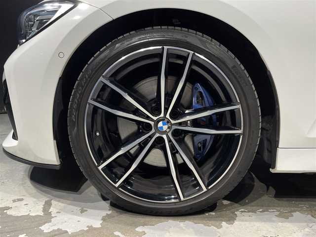 ＢＭＷ ３２０ｄ xDrive ツーリング Mスポーツ 道央・札幌 2019(令1)年 2.9万km アルピンホワイトⅢ サウンドpkg/・harman/Kardonサラウンド・サウンド・システム/・アコースティックガラス/・地上デジタルTVチューナー/ファスト・トラックpkg/・１９インチMライト・アロイ・ホイール・ダブルスポーク/スタイリング７９１M　バイ・カラー/・Mスポーツ・ブレーキ/・アダプティブMサスペンション/ドライビング・アシスト・プロファッショナル/・ACC/・ステアリング＆レーン・コントロール・アシスト/・レーン・ディパーチャー・ウォーニング/・レーン・チェンジ・ウォーニング/・アクティブ・サイド・コリジョン・プロテクション/・前車接近警告機能/・衝突回避・被害軽減ブレーキ/・後車衝突警告機能/・クロス・トラフィック・ウォーニング/・高速道路渋滞時ハンズ・オフ・アシスト/・エマージェンシー・ストップ・アシスト/・トラフィック・サイン・アシスト/ハーフレザーシート/パワーシート（D/N）/シートヒーター（D/N）/メモリー付パワーシート（D）/LEDヘッドライト/オートライト/パワーテールゲート/リアビューカメラ/ETC/・保証書、取扱説明書（有）/・スペアキー×１/・スタッドレスタイヤ有